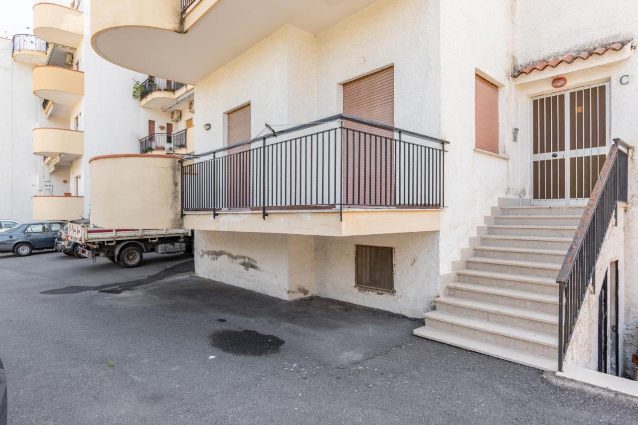 Giardini Naxos Apartment With Terrace Near The Sea Εξωτερικό φωτογραφία